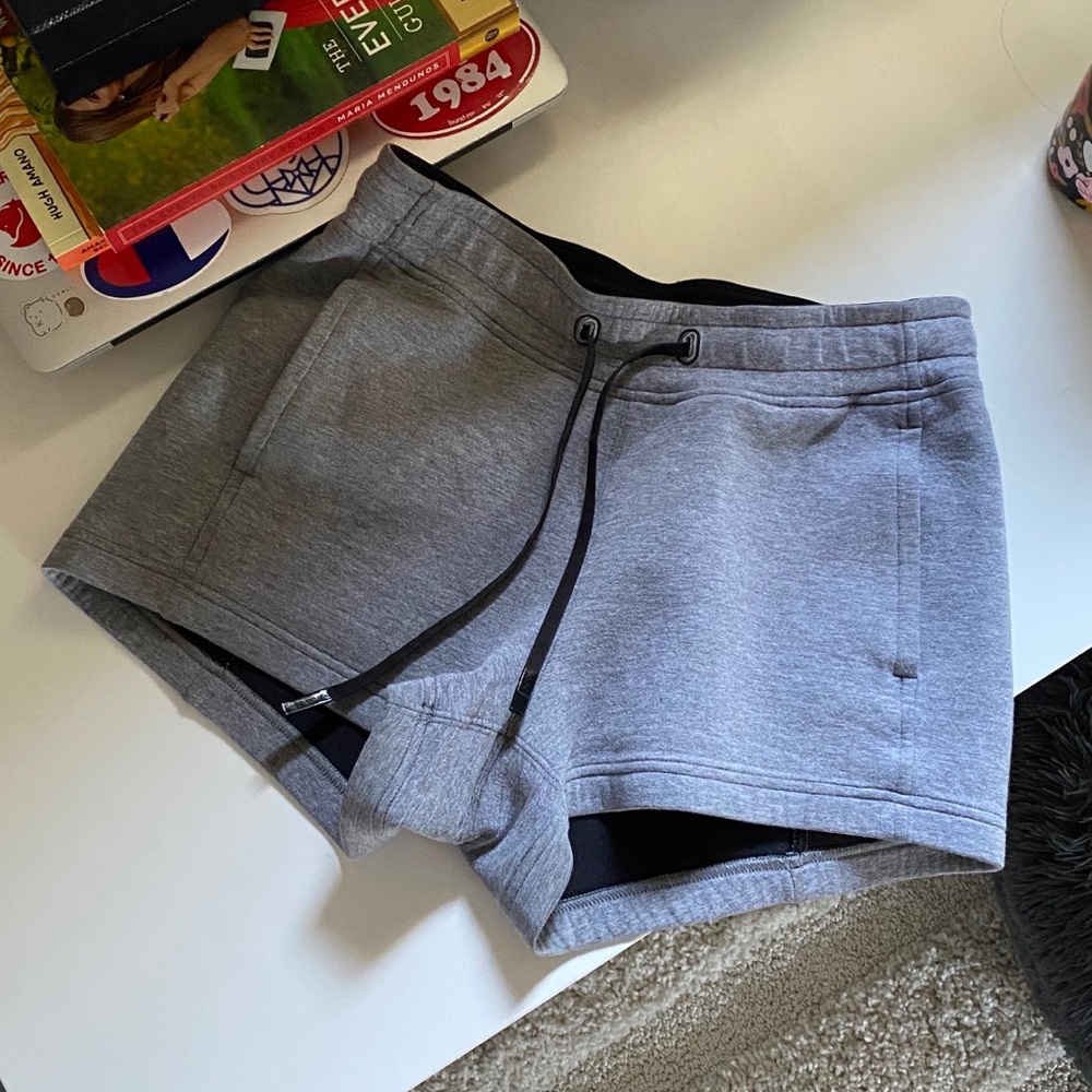 LULULEMON SIZE 4 SWEAT SHORTS